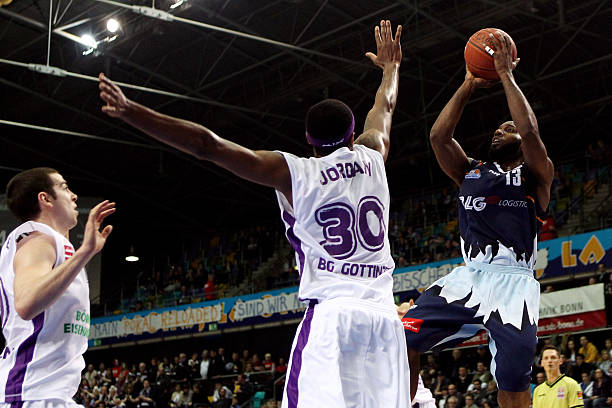 仍具备反击 仍具备反击